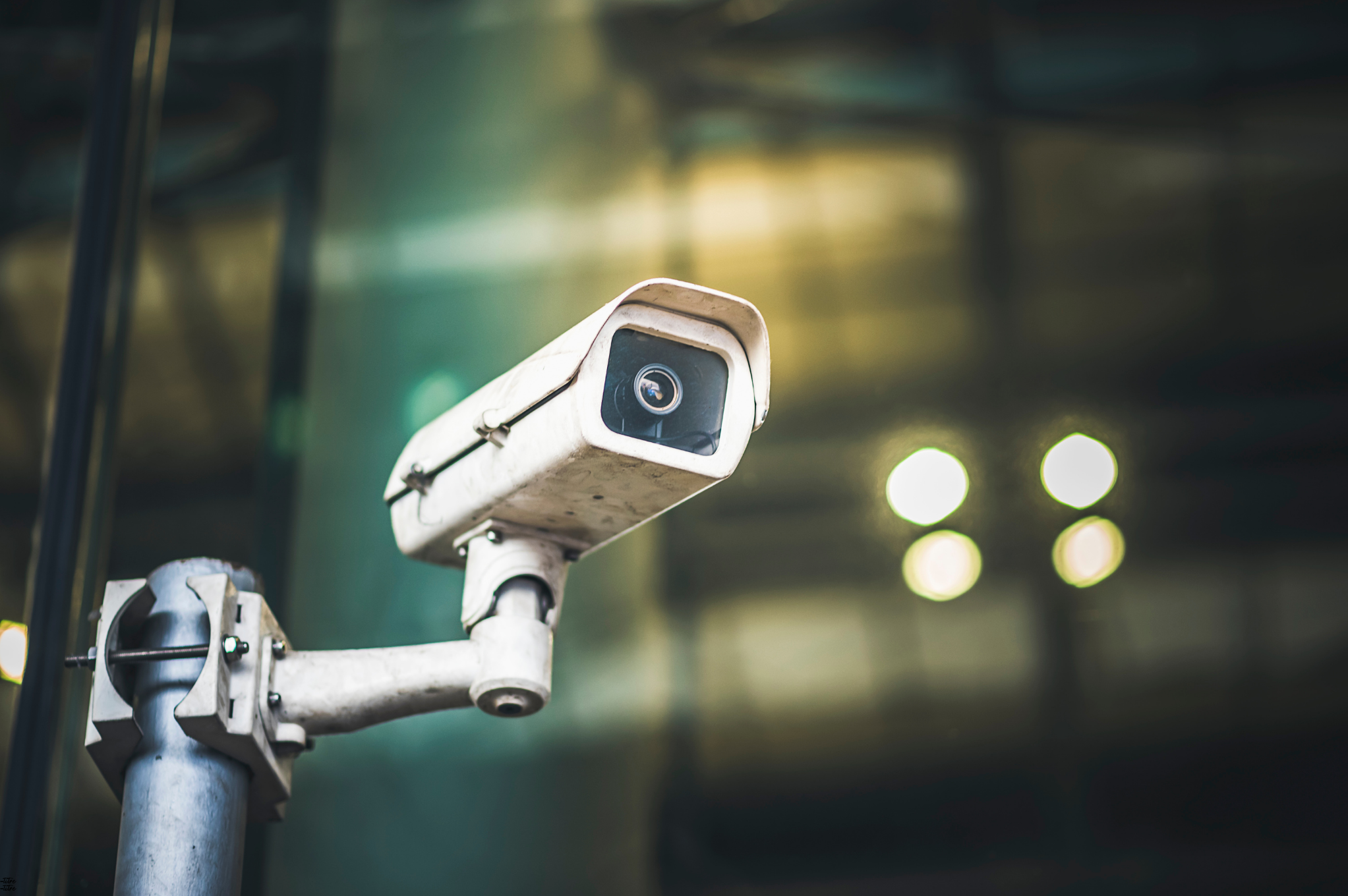 Installation de vidéosurveillance à Roanne (42) dans la Loire réalisée par professionnel – pose de caméras de surveillance pour sécuriser maison, commerce et bâtiment d’entreprise