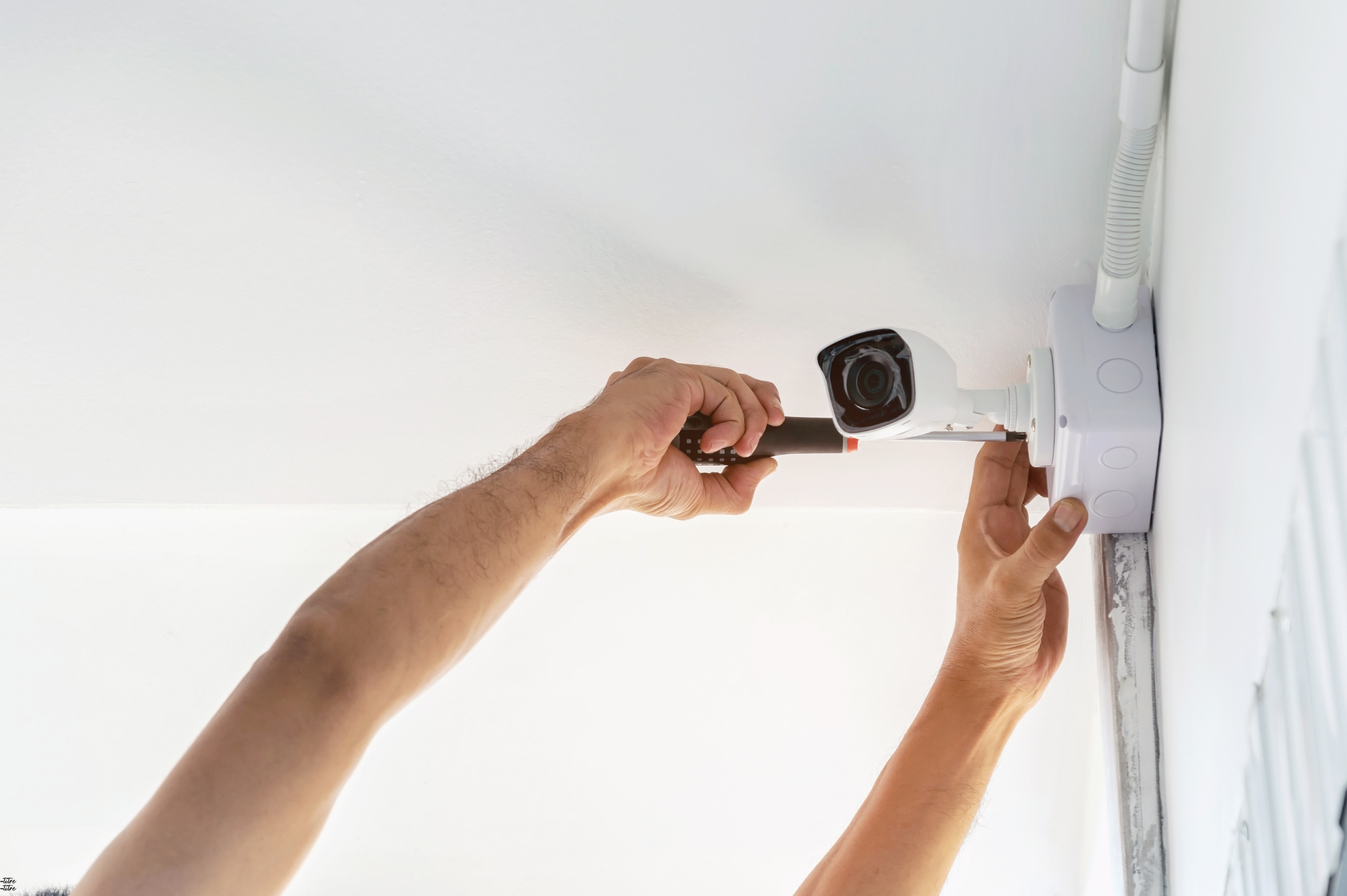 Installation vidéosurveillance Roanne (42) dans la Loire avec système de sécurité connecté – caméras performantes pour surveillance intérieure et extérieure